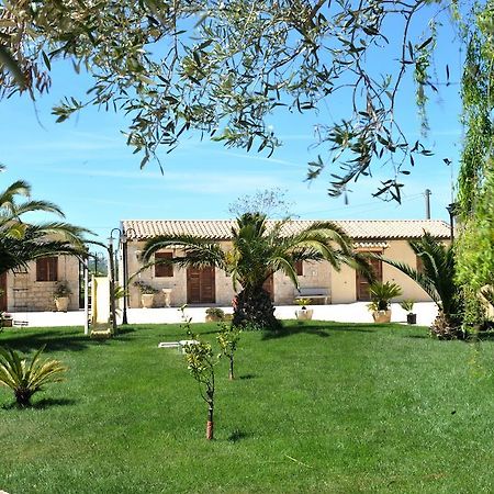 Pietre Nere San Zagaria Oasi Di Cava Ispicaヴィラ エクステリア 写真
