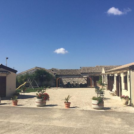Pietre Nere San Zagaria Oasi Di Cava Ispicaヴィラ エクステリア 写真