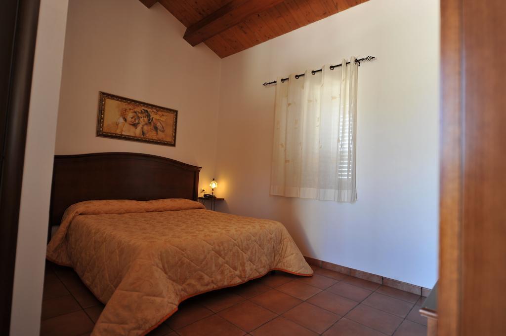 Pietre Nere San Zagaria Oasi Di Cava Ispicaヴィラ 部屋 写真