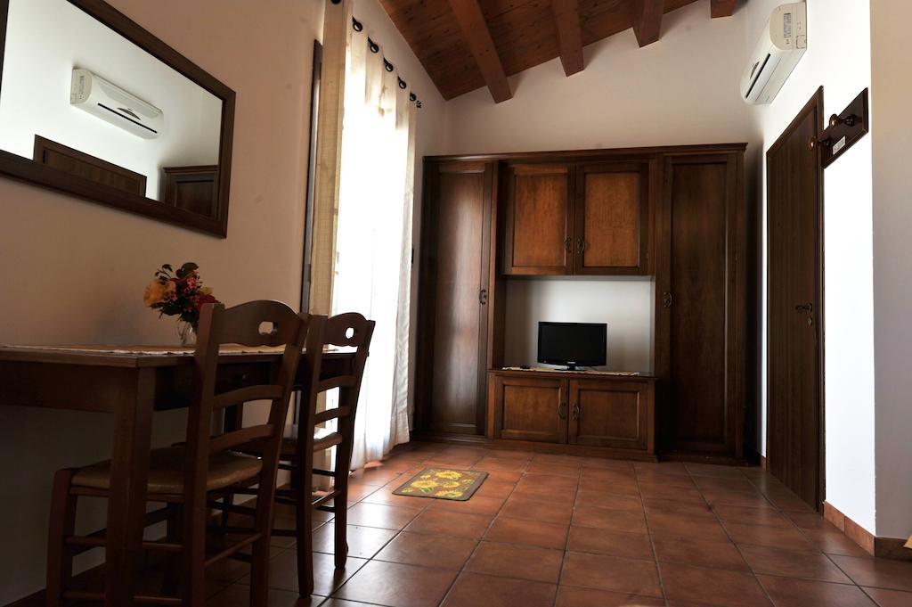 Pietre Nere San Zagaria Oasi Di Cava Ispicaヴィラ 部屋 写真