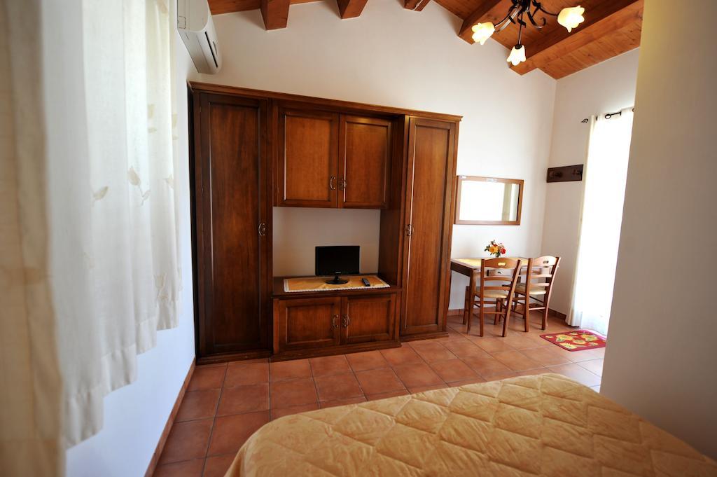 Pietre Nere San Zagaria Oasi Di Cava Ispicaヴィラ 部屋 写真