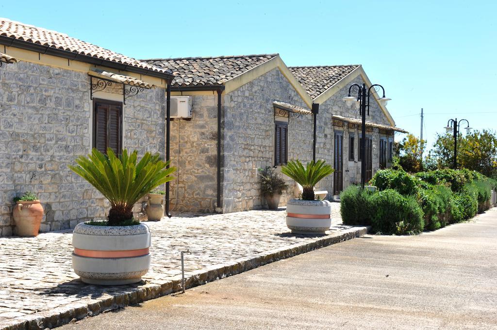 Pietre Nere San Zagaria Oasi Di Cava Ispicaヴィラ エクステリア 写真