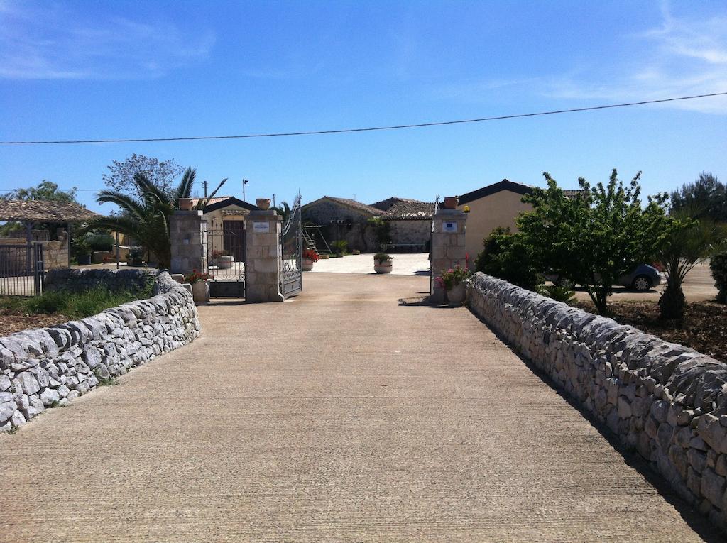 Pietre Nere San Zagaria Oasi Di Cava Ispicaヴィラ エクステリア 写真