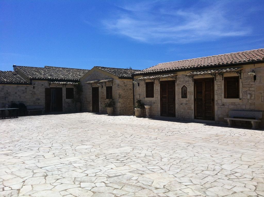 Pietre Nere San Zagaria Oasi Di Cava Ispicaヴィラ エクステリア 写真